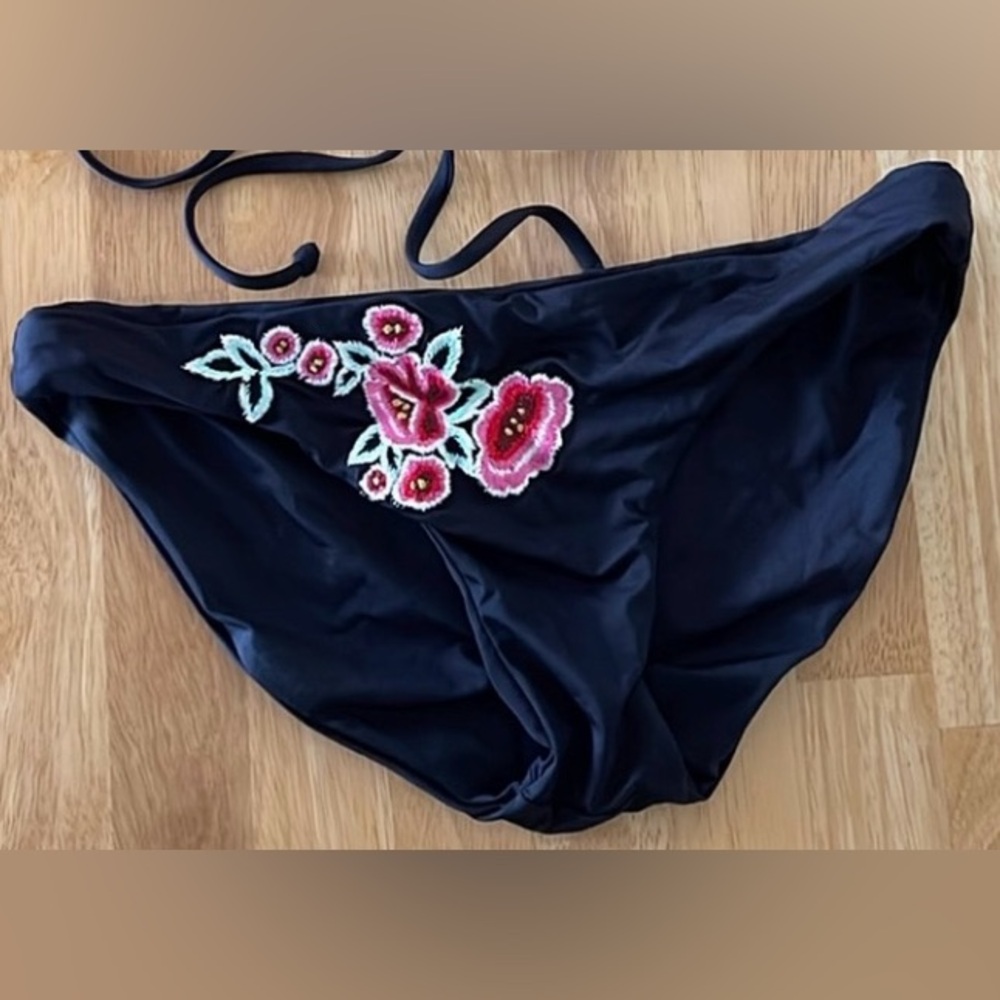 Frankie’s black floral bottoms Small